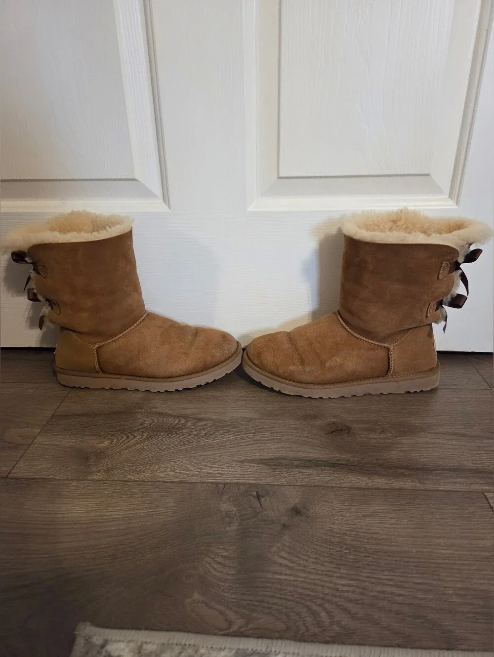UGG Bailey Bow Size 9 Tan Suede Boots 🌟 Cozy Winter Style